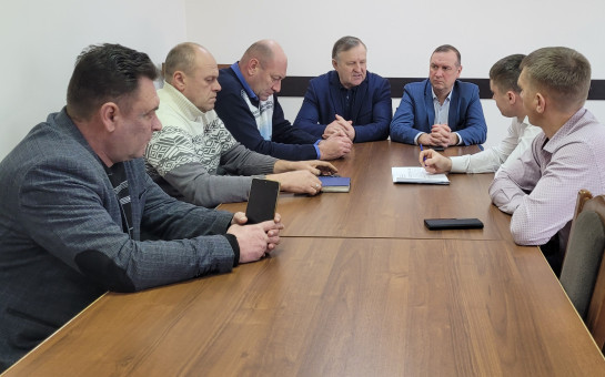 В администрации рабочего поселка Маслянино прошло рабочее совещание по организации работы коммунальных служб в праздничные  и выходные дни